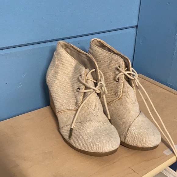 Toms Shoes Sparkly Wedge Heels Lace Up Size 9 - Picture 5 of 5